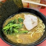 ラーメン 杉田家 本店 - ラーメン並