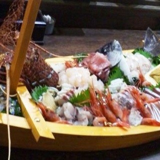 Boat-style platter...from 20,000 yen