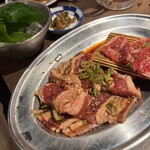 朝採れホルモンとたれ焼肉 金肉屋 - 