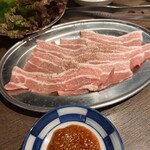 朝採れホルモンとたれ焼肉 金肉屋 - 