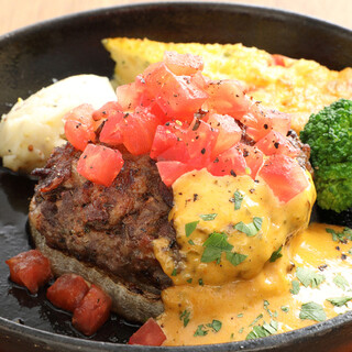 【2種から選べるソース】肉100％のハンバーグを堪能！