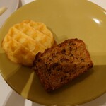 Novotel Blois Centre Val de Loire - ワッフルと黒いパン