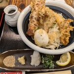 うどん 兎麦 阪急三番街店 - 全部入りぶっかけ