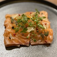 タスマニアサーモンのマリネ