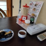 手打ち大石田そば　きよ - テーブルはこんな感じ