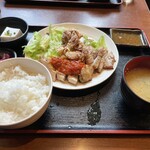 肉系居酒屋 肉十八番屋 - 炭美豚と若鶏のMixグリル（グリルチキンハーフ、豚ロース、鶏唐揚）1,100円