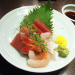 藤吉 - 増田牛コース(6500円)のお刺身。まぐろ、かつお、甘海老、真鯛