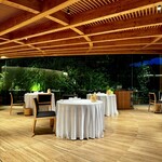 MartinBerasategui - 雰囲気が少し異なる大部屋同士がつながっています。
      私たちはこちらで♪