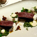 MartinBerasategui - メインは、ここへ来たらやっぱりガリシア牛でしょう。
      これはサーロインなんですが、とてもねっとりと柔らかく、和牛のヒレのようです。
      ボリュームが凄まじいのですが(^^)、本当に美味しい！
      チーズも合う♪