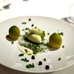 MartinBerasategui - レモンにバジルジュースを合わせた、とことん爽やかなデザート。
      これは正解です！