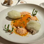 MartinBerasategui - この牡蠣、素晴らしい！
      ソースがガスパチョのようで、どこまでも清涼感が伸びる、とてもスパニッシュな一皿。
      液体窒素が定着しているのも、どことなく「らしい」ですね(^^)