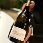 MartinBerasategui - マルケス・デ・ウリエタのカペッラニア・ブランコ。
      ヴィウラ100％。
      トロピカルでフルーティ、少しナッティ感もある。シルキーな舌触りで、素晴らしい白ワイン。