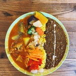 Merci - 左：ほろほろ大根とチキンのトマト＆右：黒ゴマキーマ