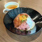 ジラフモノクローム - ローストビーフ丼（普通盛り）