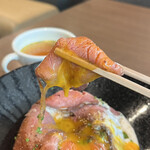 ジラフモノクローム - ローストビーフ丼（普通盛り）