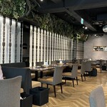 ジラフモノクローム - 内観