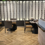 ジラフモノクローム - 内観