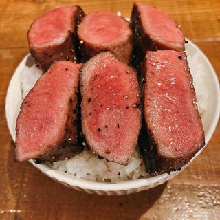 熟練の職人が焼き上げる厚切り牛たんをご堪能あれ