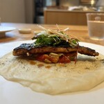 Bekk - ピアディーナは薄いパン。こだわりある鰻のタレ。