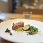 Bekk - 豚肉は名前を失念しましたが、イタリアと鹿児島の豚の混合種だそう。その柔らかさには驚きました。