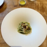 Bekk - 炭火で焼いた鮎と大葉のジェノベーゼは特に印象に残った料理のひとつ。