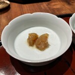 一碗水 - クラゲ黒酢　発酵させた赤トウガラシ