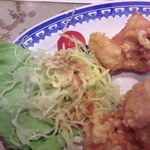 彩華 - 唐揚げ（セットのもの：４コもついていてビックリ！）