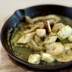 263782955 - 魚介とキノコの香草バター焼きトースト添え。