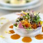 263782953 - 鮮魚のカルパッチョ彩野菜の王冠仕立て