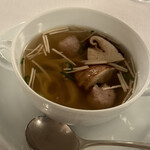 プリズマ - スペイン産うずらのトルティリーニ、松茸と九条ねぎのインブロード