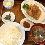 飲み喰い処 にしやま - 毛沢東ザクザクチキン定食