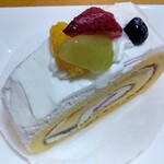 patisserie Chouette - フルーツロールカット  480円
