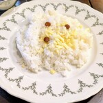 トマト - ライスの上にはチーズとレーズン、ライスはコシヒカリ