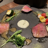 ルサンク  - ◉ 松阪牛ロースト
                  　☘️ 運ばれて来た時、ひとつのお皿に2人分
                  　　　かと思いきや、2皿やって来ました！
                  　　　すごいね❤️　　　
                  　　　お肉もとてもジューシーでした！