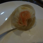 えん - 小龍包に赤酢針生姜をのせて