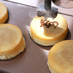 大倉寺 離れ 寺カフェ - 焼いているシーン2