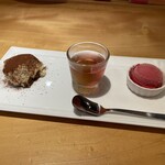 アドゥエパッシ - ◯ラズベリーのジェラート、マスカットゼリー、栗のティラミス　デザート三点盛り