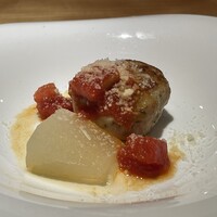 アドゥエパッシ - ◯鶏団子、冬瓜、トマト、パルメザンチーズと共に