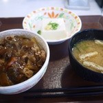 すき家 - カレー南蛮牛丼 ミニ 350円。健康セット 100円。