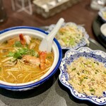 メナムのほとり - トムヤムクンヌードル セット
（グリーンサラダ／ミニチャーハン付き）