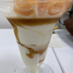 あすなろファーミング - 比布メロンと放牧ミルクソフトパフェ