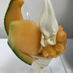 あすなろファーミング - 比布メロンと放牧ミルクソフトパフェ