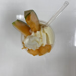 あすなろファーミング - 比布メロンと放牧ミルクソフトパフェ