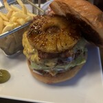 シェイクツリー バーガー＆バー - パイナップルトッピング