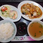 中華工房五色園 - 令和6年9月 ランチタイム(11:00〜14:00)
ワンコインランチ 税込500円
八宝菜、サラダ、ライス、スープ