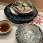 よしみつ - 岩牡蛎です。ホント美味い‼️