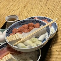 ぼたん - 上は、3人分の肉だんご。下は、１人分投入後、２人分の鶏肉。