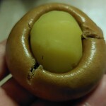 栄屋製菓 - 外周の中身はあずき餡が入ってます