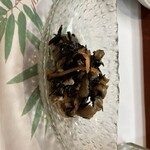 宴庵 ふるや - お通しのヒジキの煮物(貝ひも入り)