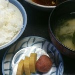 旅館　一乃松 - 朝ご飯(ご飯と味噌汁と漬物)